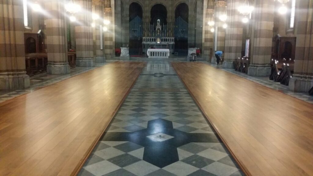 Installazione delle pedane riscaldanti Vario Hydro nella Chiesa di S. Giovanni Evangelista - Torino